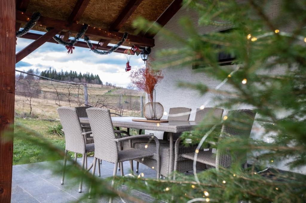 Holiday House On The Riverside Огулин Екстериор снимка