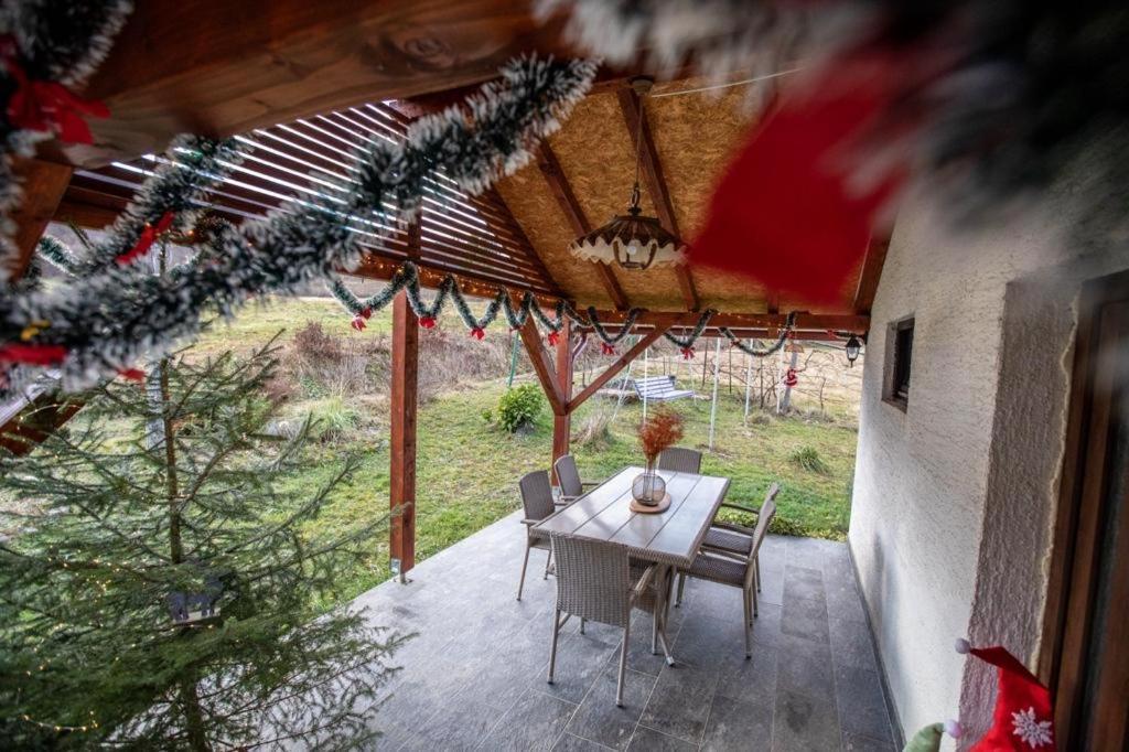 Holiday House On The Riverside Огулин Екстериор снимка