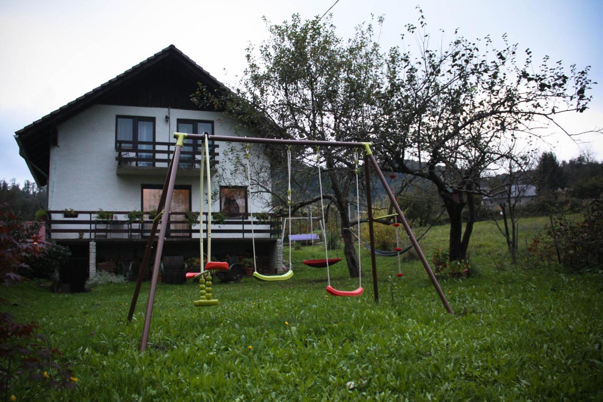 Holiday House On The Riverside Огулин Екстериор снимка